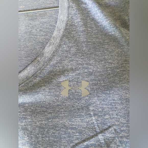 Under Armour Women's XXL V-Neck T-Shirt Pastel Blue Activewear Dry Fit Workout - Picture 3 of 6